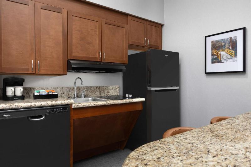 King Room with Bath Tub - Disability Access and Hearing Accessible/Non-Smoking image 3