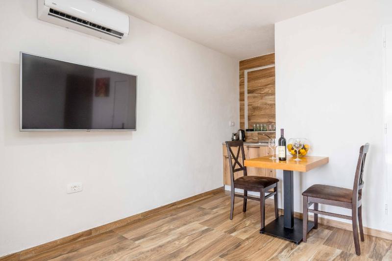Quadruple Room with Balcony image 2