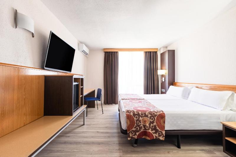 Double Room image 4