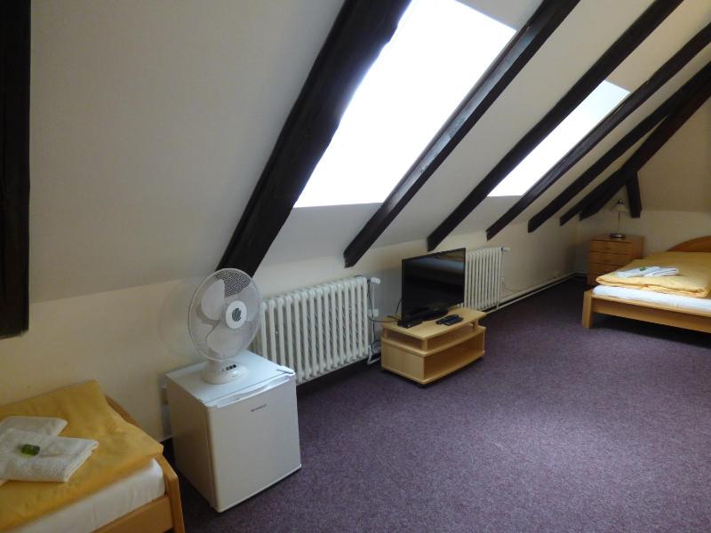 Economy Quadruple Room image 2