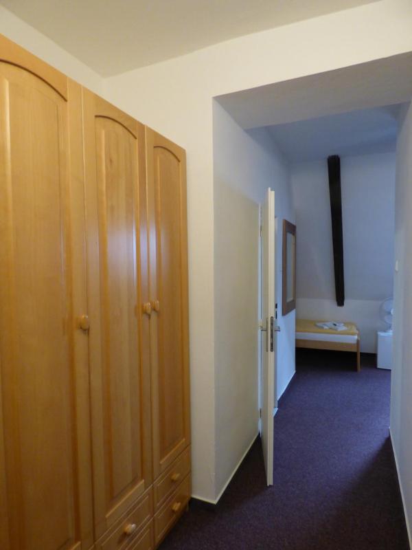 Economy Quadruple Room image 4