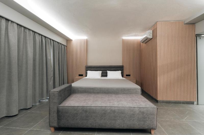 Deluxe Suite image 3