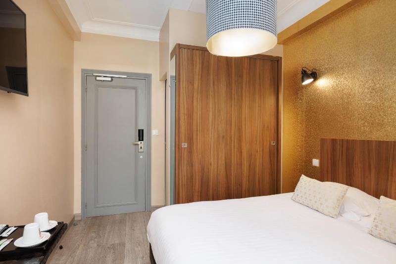 Classic Double Room image 4