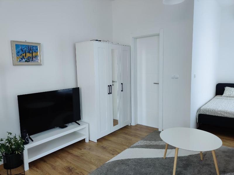 Studio apartman Azra - image 16