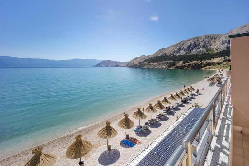 Deluxe Double Room with Balcony and Sea View image 3