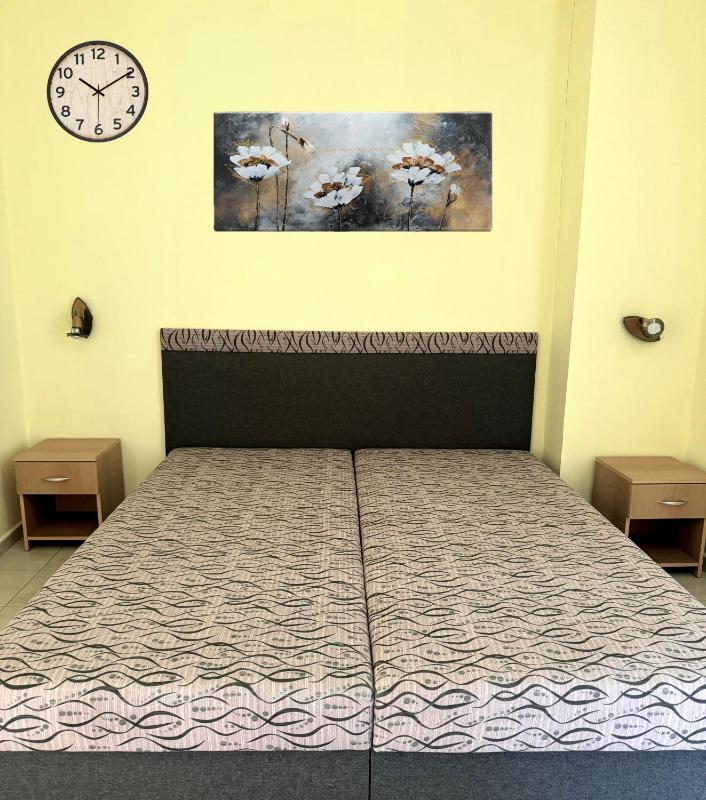 One-Bedroom Apartment with Air Conditioning image 4