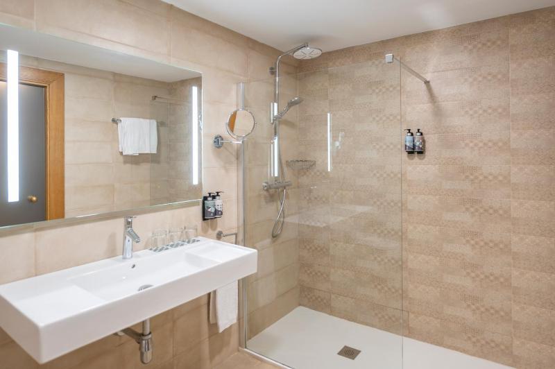 Standard Double or Twin Room with Extra bed (2 Adults + 1 Child) image 2