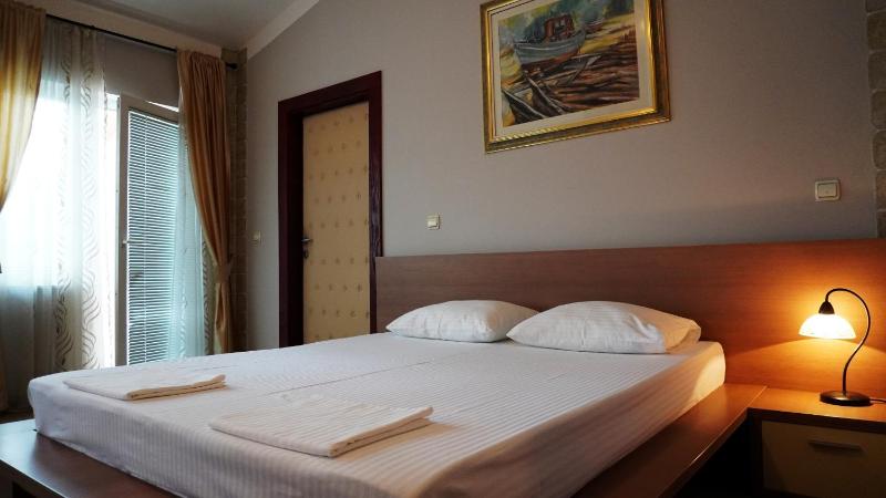 Double Room with Spa Bath image 1