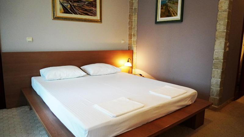 Double Room with Spa Bath image 2