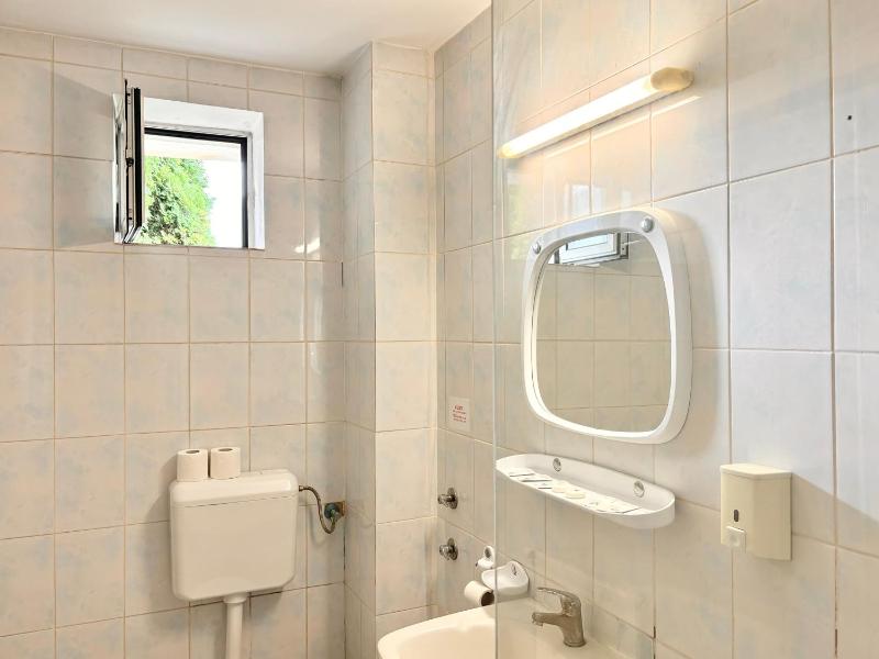 Standard Double or Twin Room image 2