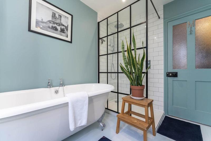 Host & Stay - Grove Townhouse - image 6