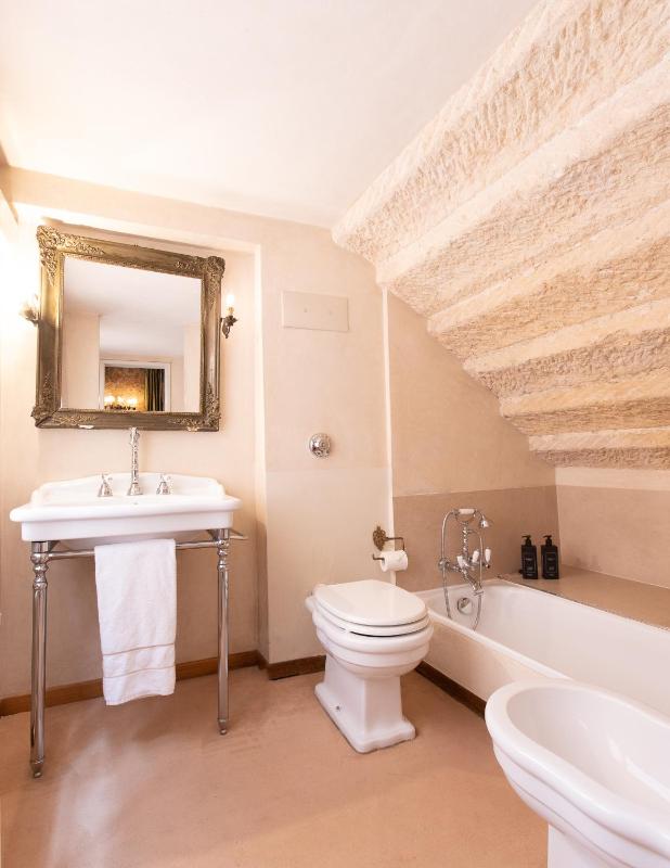 Doge Presitige Double Room image 4