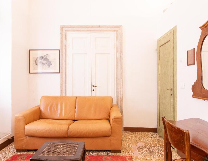 Deluxe Double Room - Palazzetto Pisani image 4