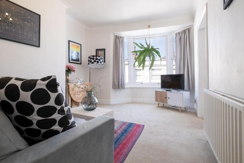 One-Bedroom Apartment image 4