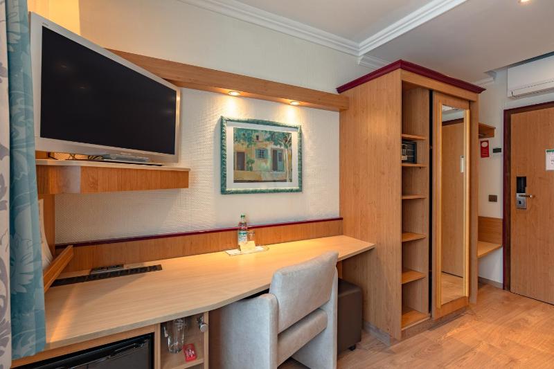 Standard Single Room image 4