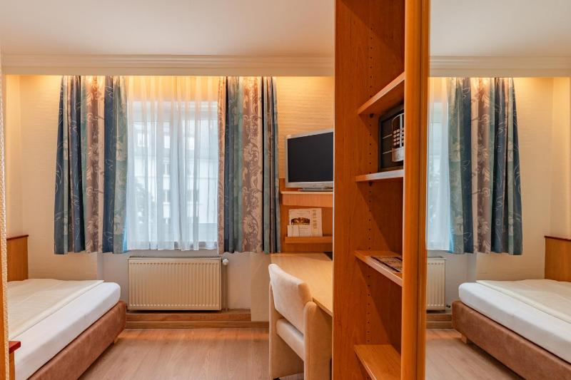 Standard Single Room image 3