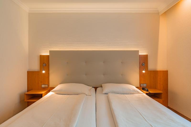 Double Room image 1