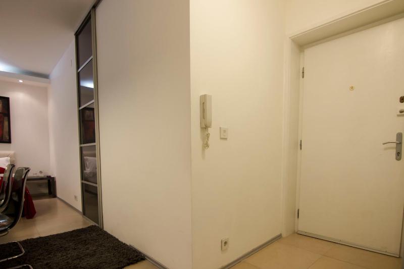 Studio Apartment image 4