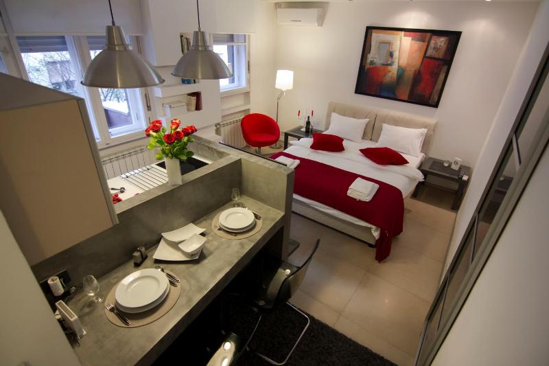 Studio Apartment image 1