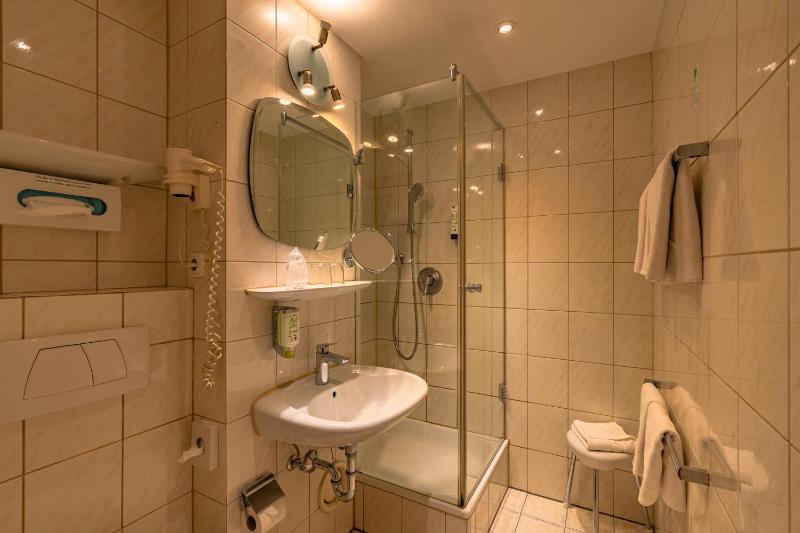 Double Room image 3