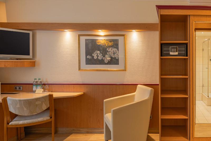 Double Room image 4