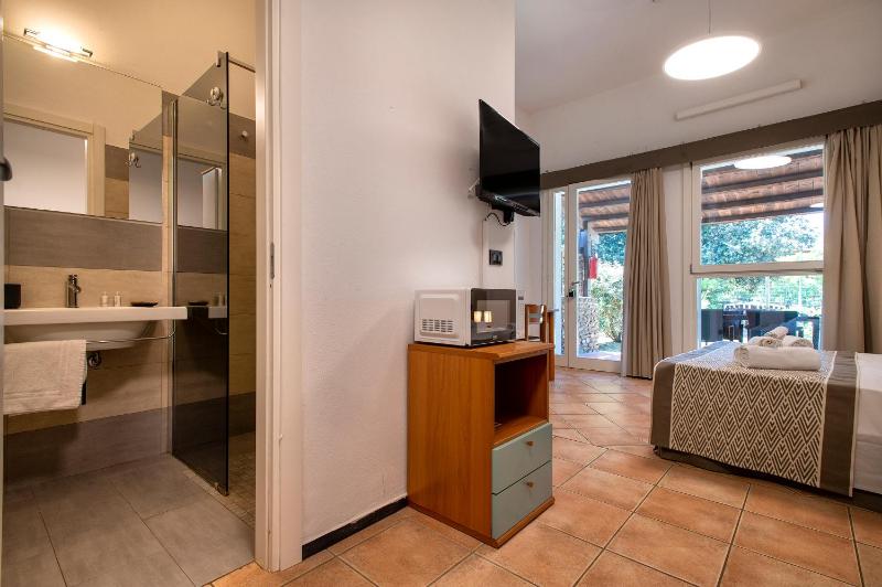 Studio with Garden (2 Adults) image 4