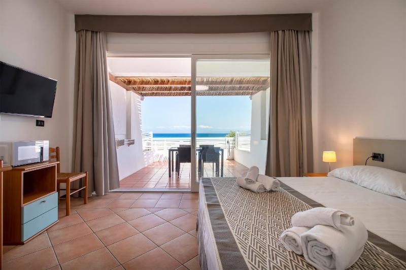Studio with Sea View image 3