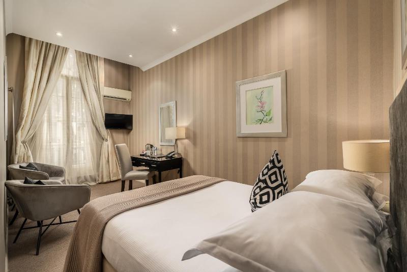 Double Room image 4