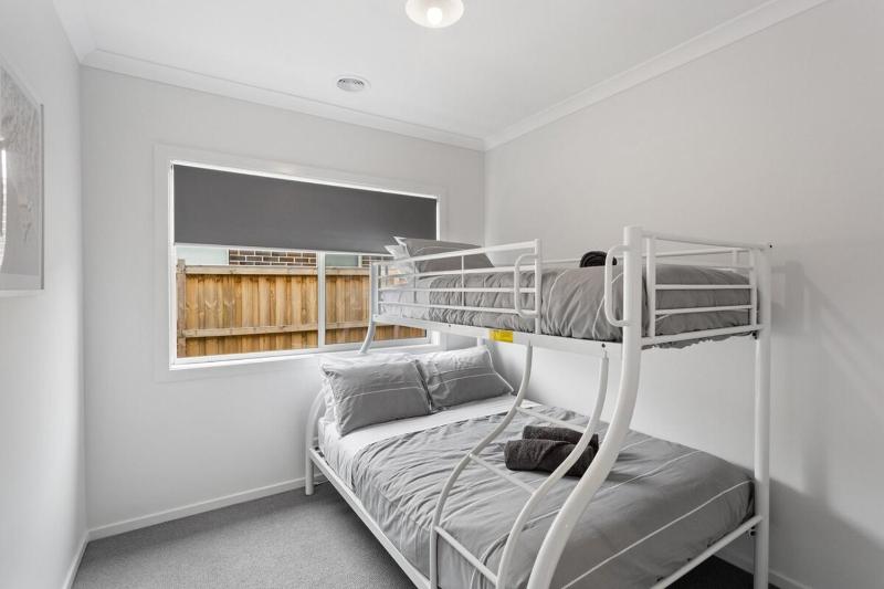 Lux 4BR 2BA Modern Fam Home - image 25