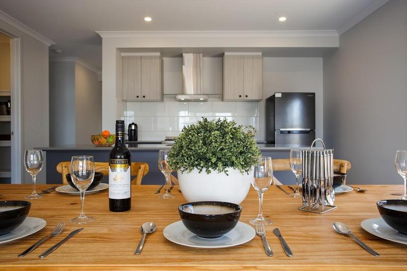 Lux 4BR 2BA Modern Fam Home - image 16