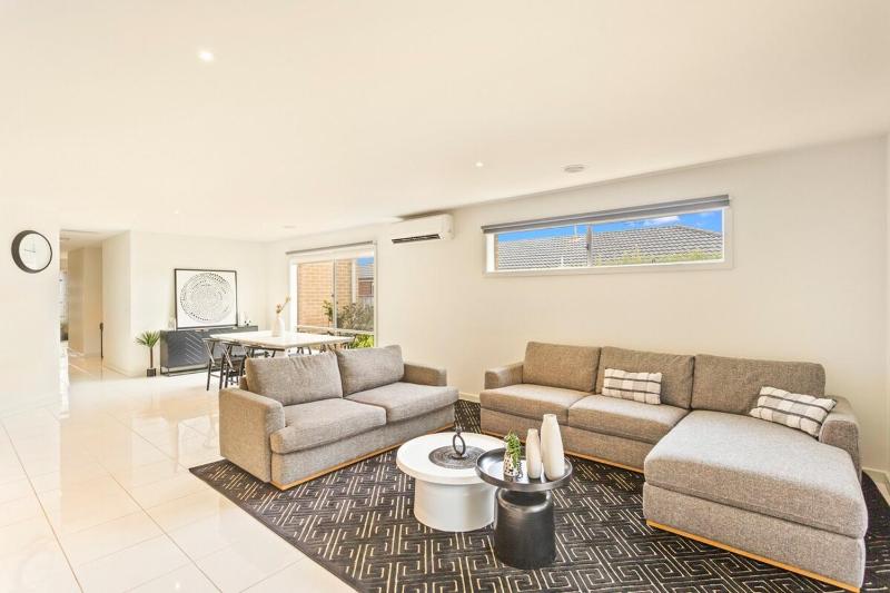 Family w Large Pool & Game Garage Wlk to Beach - image 2