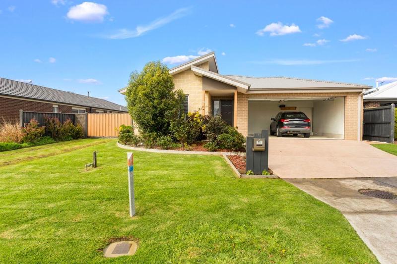 Family w Large Pool & Game Garage Wlk to Beach - image 7