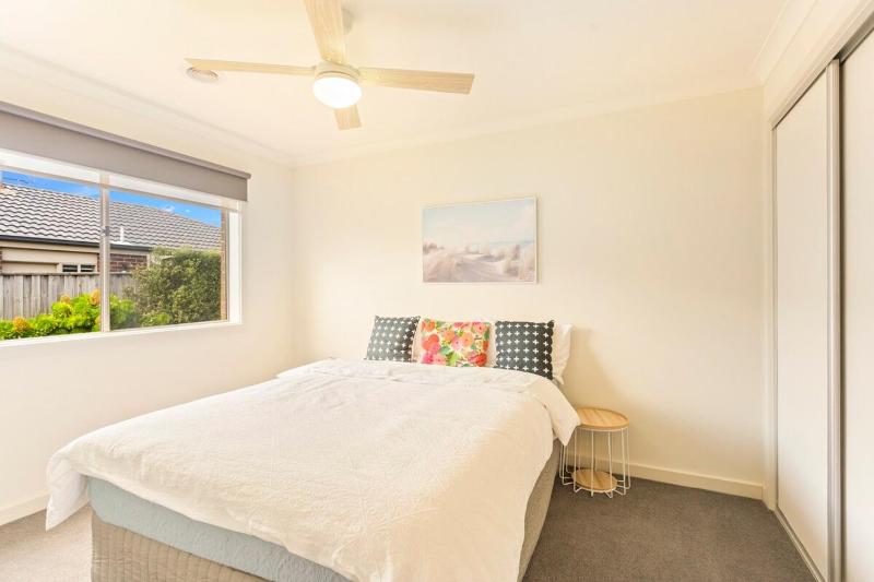 Family w Large Pool & Game Garage Wlk to Beach - image 20
