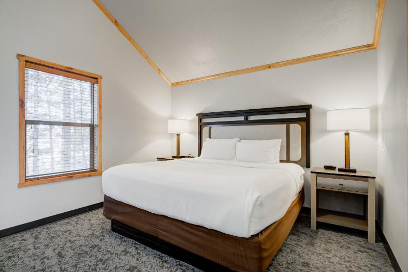 One Bedroom Cabin image 3