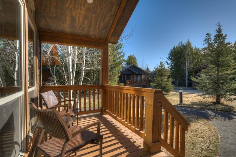 One Bedroom Cabin image 4