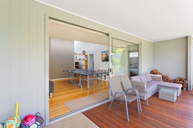 5BR Modern Beach House Oasis - image 15