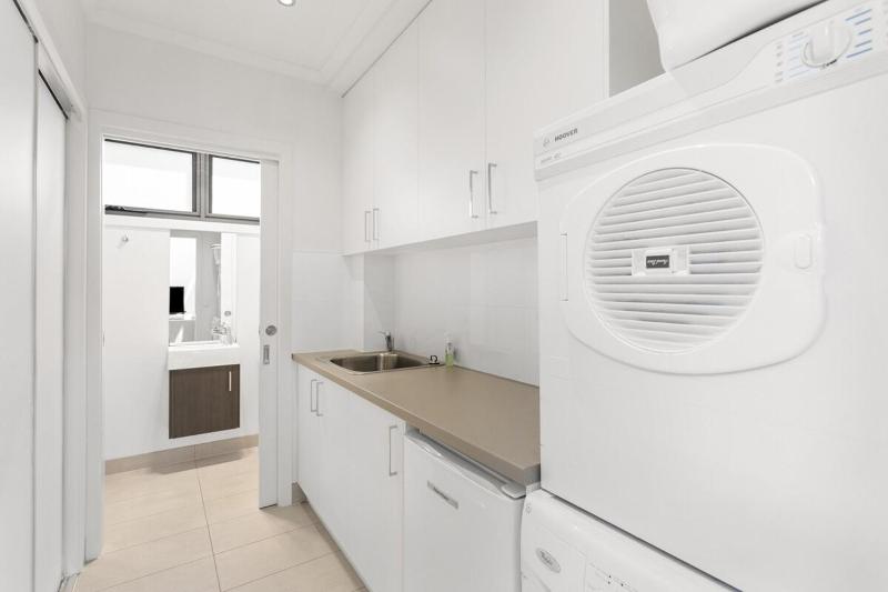 5BR Modern Beach House Oasis - image 31