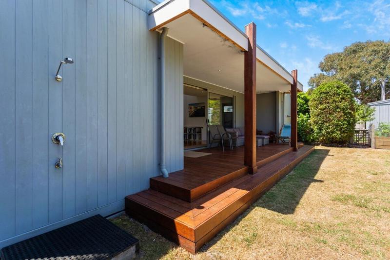 5BR Modern Beach House Oasis - image 37