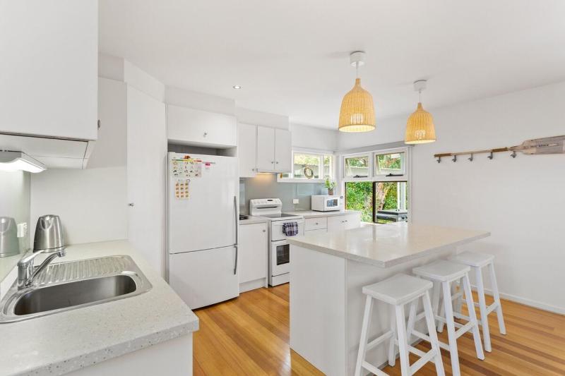 5BR Modern Beach House Oasis - image 36