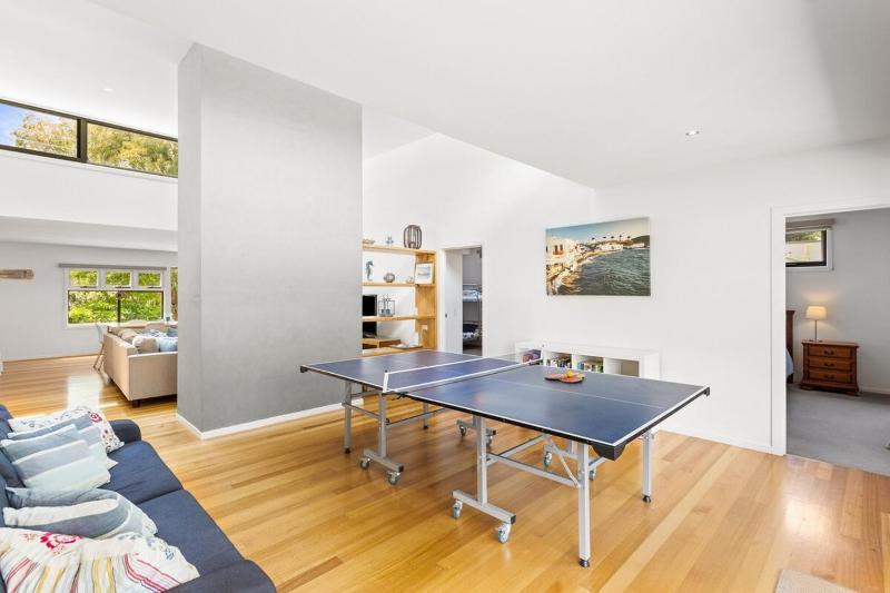 5BR Modern Beach House Oasis - image 34