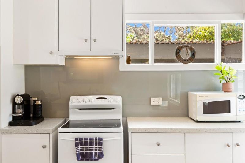 5BR Modern Beach House Oasis - image 22