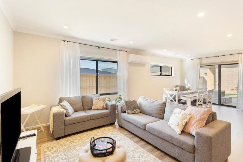 Modern Family-Friendly Getaway 4-Bdr 2 Bath - image 1