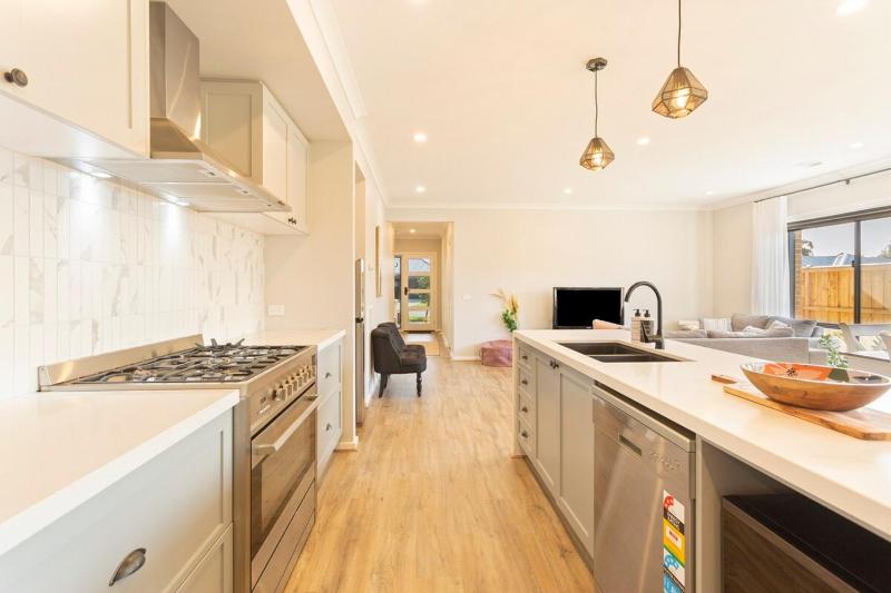 Modern Family-Friendly Getaway 4-Bdr 2 Bath - image 21