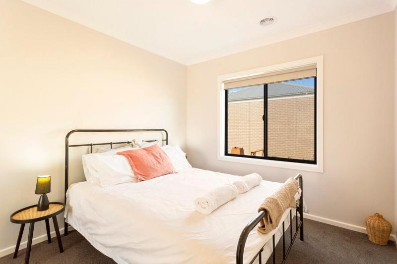 Modern Family-Friendly Getaway 4-Bdr 2 Bath - image 18