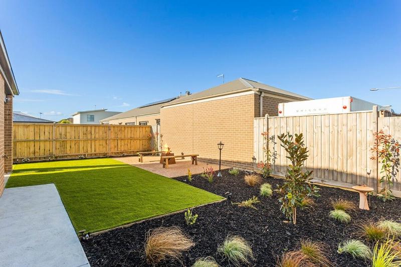Modern Family-Friendly Getaway 4-Bdr 2 Bath - image 24