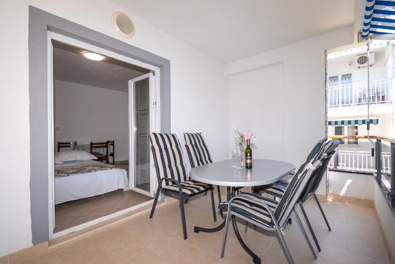 One-Bedroom Apartment with Balcony image 1