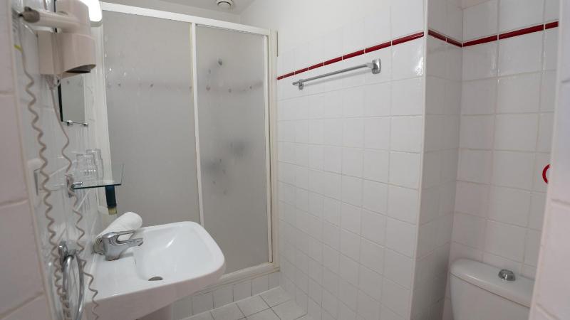 Double Room image 2