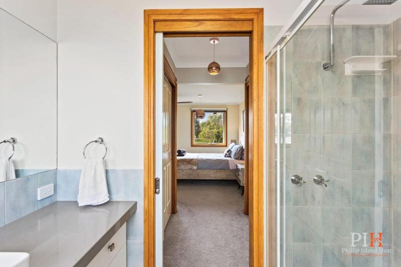 Private Family Home Near North-Facing Beach - image 12