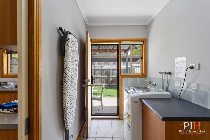 Private Family Home Near North-Facing Beach - image 18