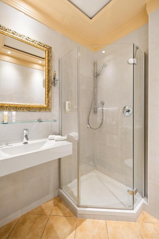 Budget Double Room image 4